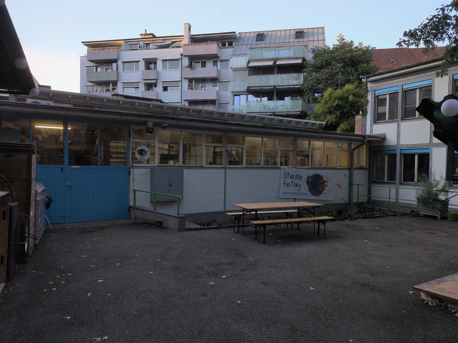 Starship Factory Aussenansicht